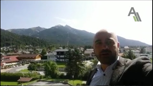 Fritz Schernthanner präsentiert den traumhaften Bergblick