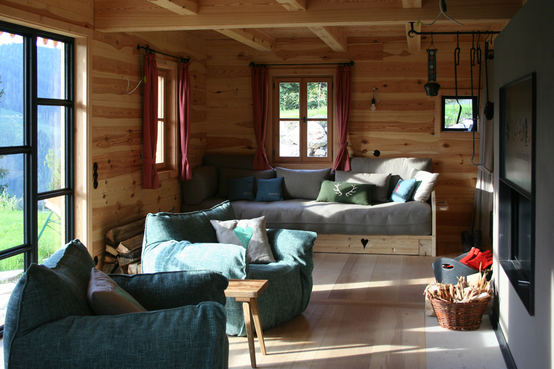 Wohnbereich mit Kamin